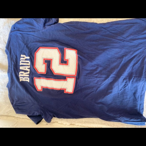 Tom Brady Patriots shirt. - Picture 2 of 3